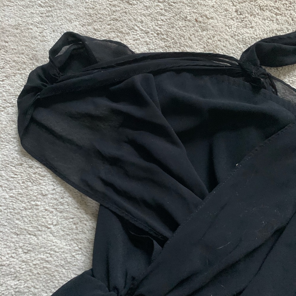🌸BLACK GUESS ROMPER SIZE XS - Picture 2 of 4